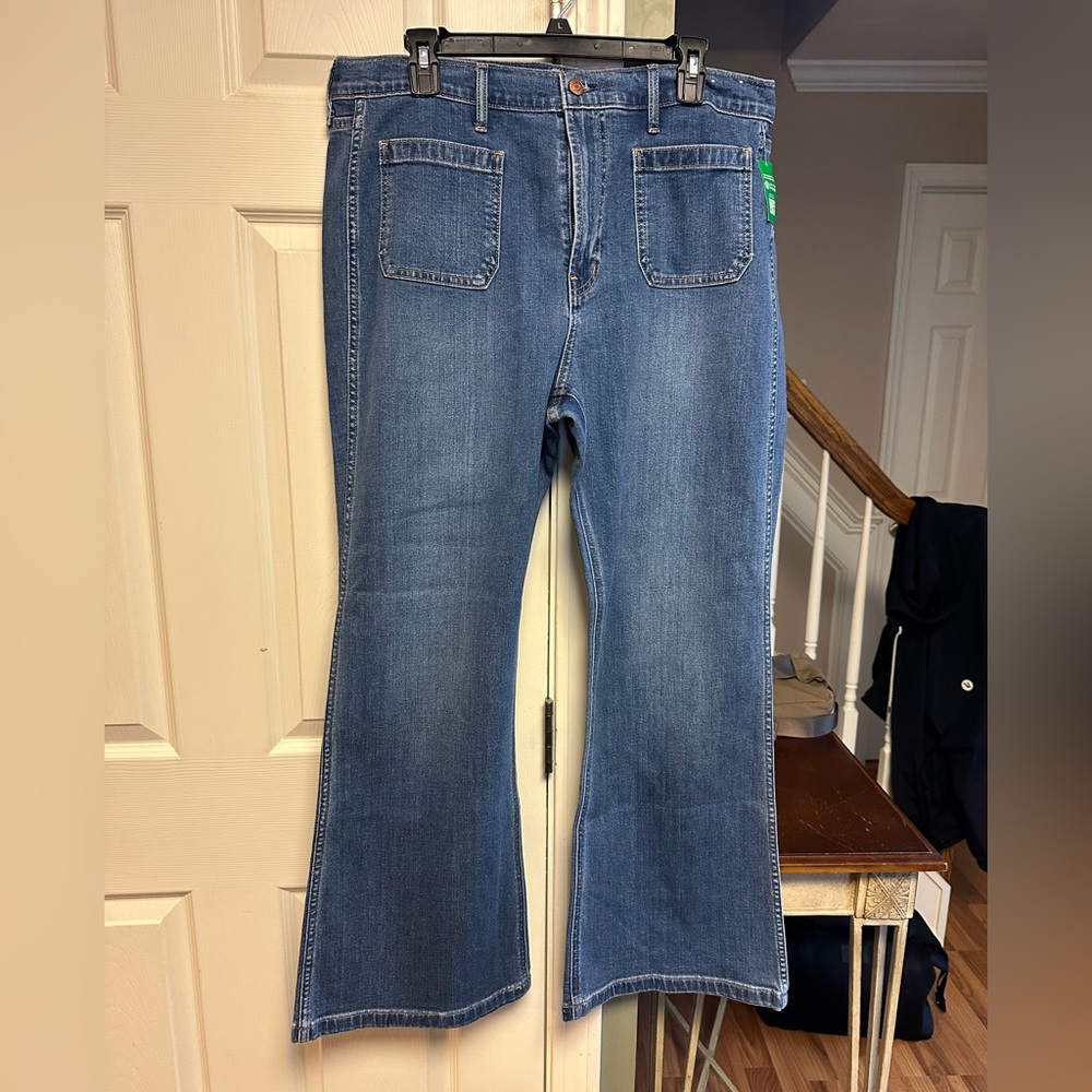 Women's brand new GAP 70s Flare Jeans Size 16S/33